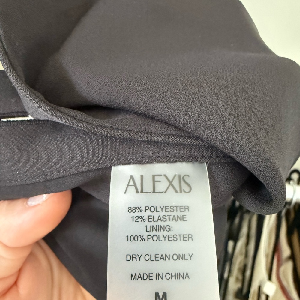 Alexis Libra - Black Sleeveless Button-Side Dress - Picture 4 of 6